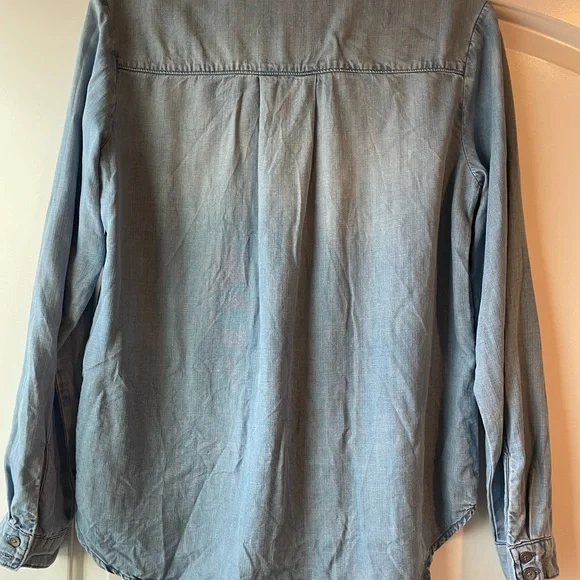 Cloth & Stone Chambray Buttondown Shirt - Picture 2 of 3